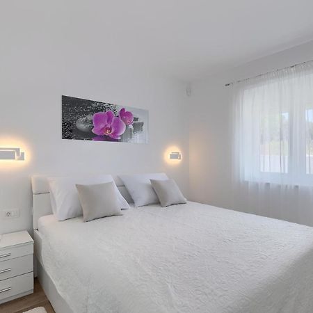 Exclusive Apartments Ellen & Micol-With 3 Free Mountain Bikes Pjescana Uvala Exterior foto
