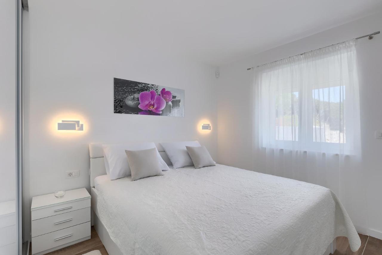 Exclusive Apartments Ellen & Micol-With 3 Free Mountain Bikes Pjescana Uvala Exterior foto