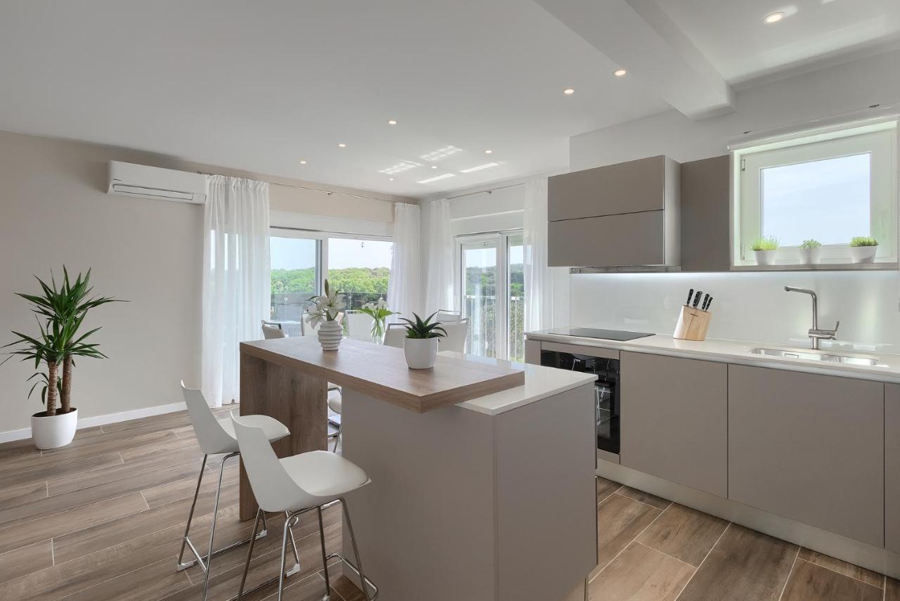 Exclusive Apartments Ellen & Micol-With 3 Free Mountain Bikes Pjescana Uvala Exterior foto