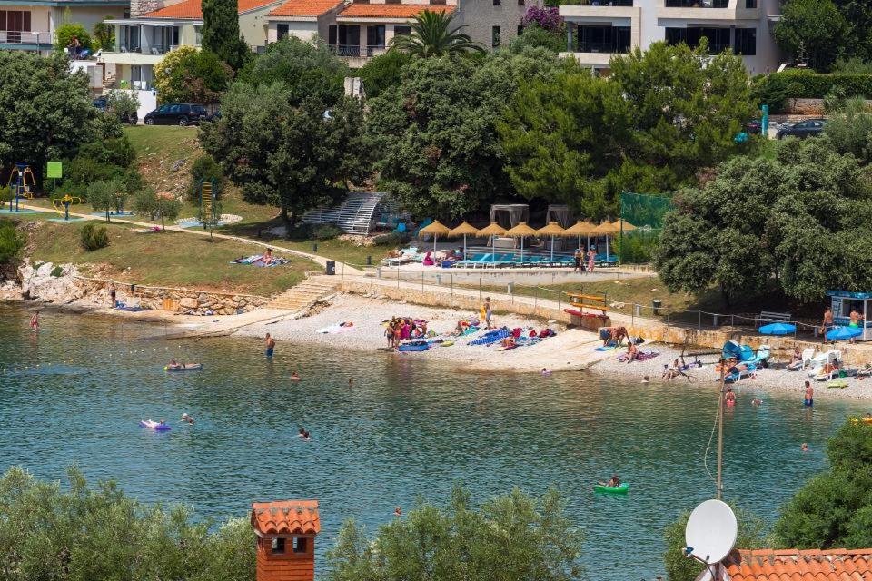 Exclusive Apartments Ellen & Micol-With 3 Free Mountain Bikes Pjescana Uvala Exterior foto