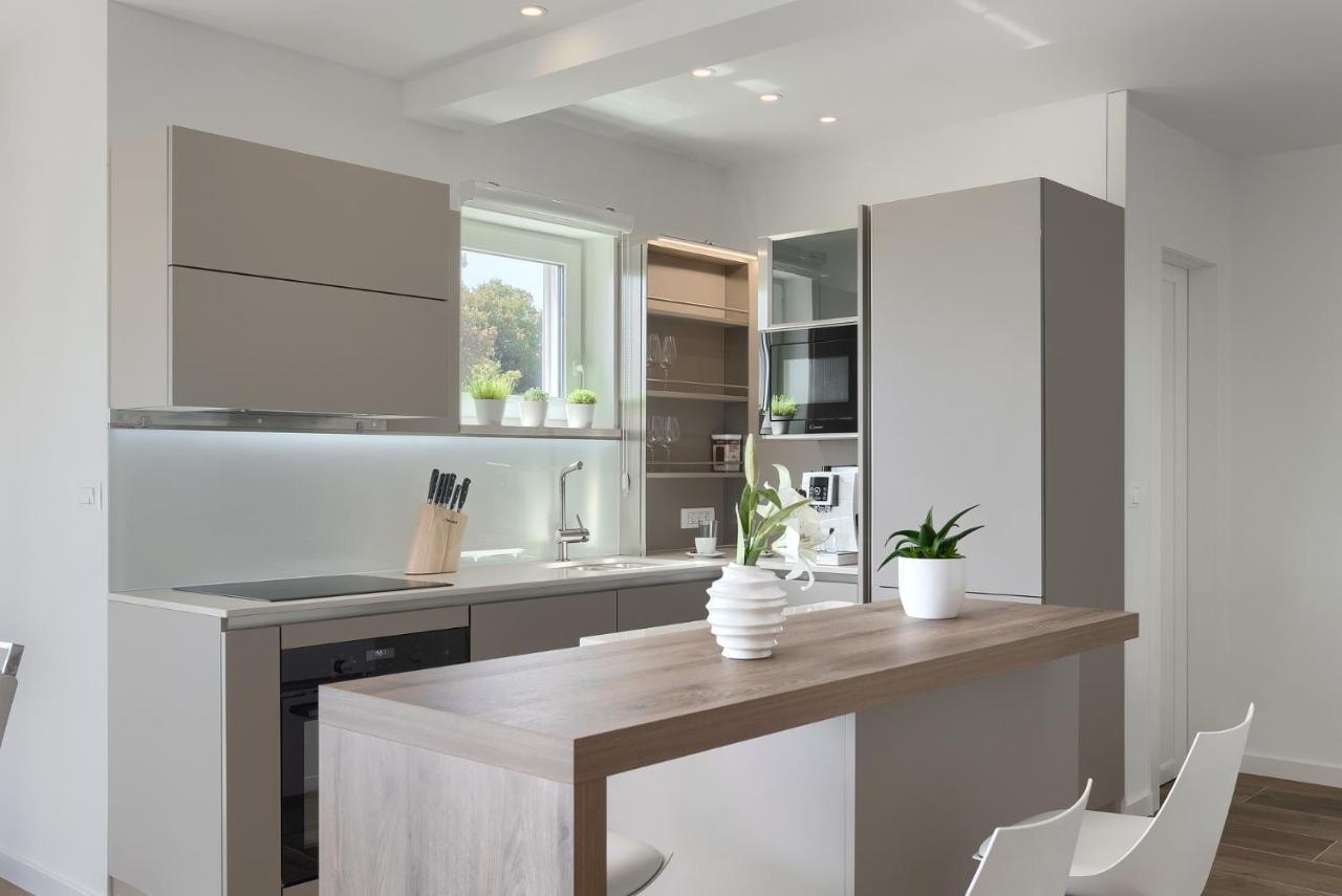 Exclusive Apartments Ellen & Micol-With 3 Free Mountain Bikes Pjescana Uvala Exterior foto