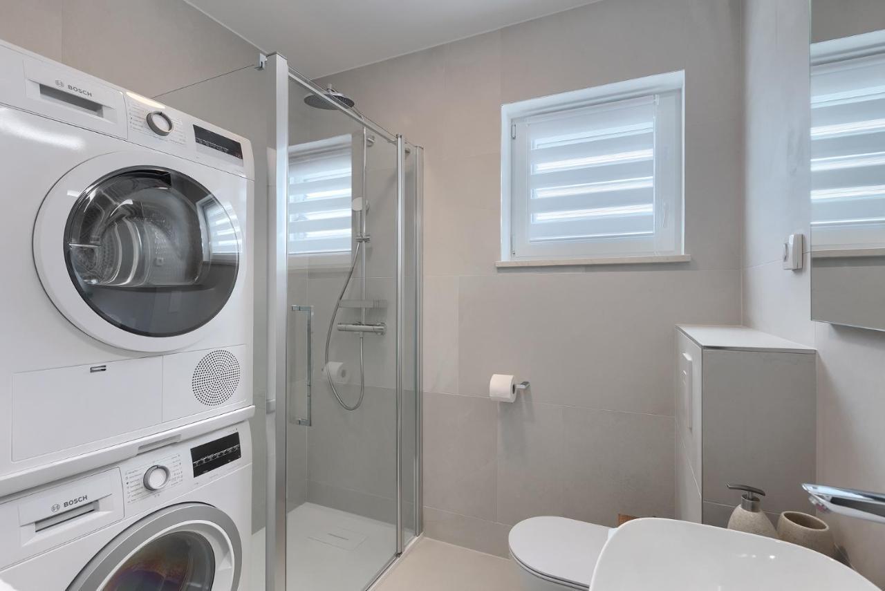 Exclusive Apartments Ellen & Micol-With 3 Free Mountain Bikes Pjescana Uvala Exterior foto