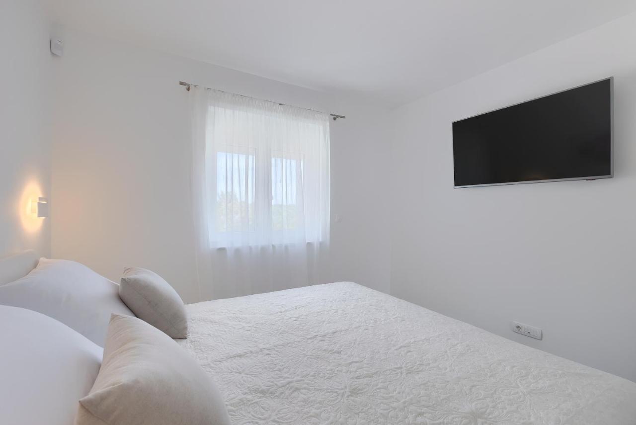 Exclusive Apartments Ellen & Micol-With 3 Free Mountain Bikes Pjescana Uvala Exterior foto