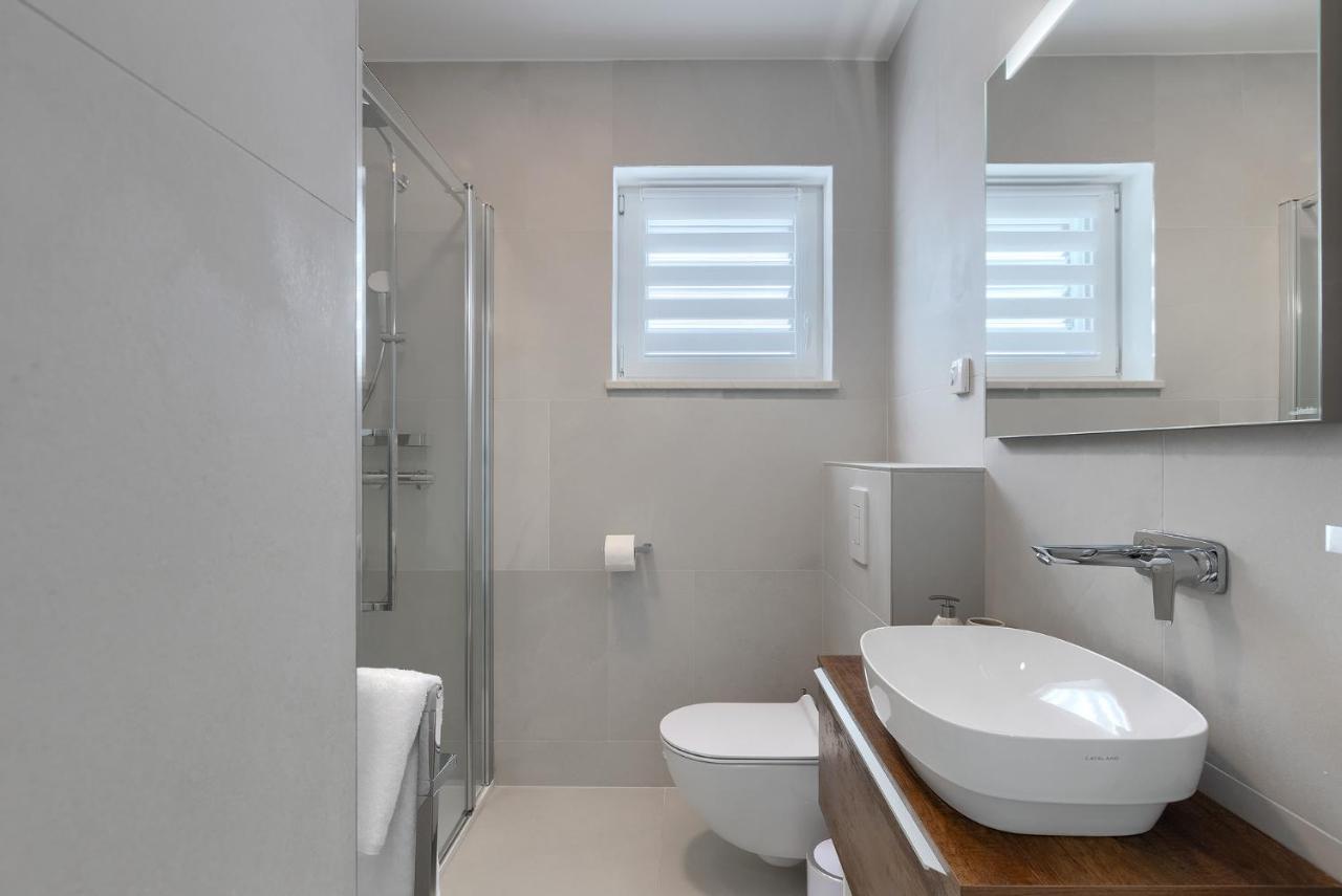 Exclusive Apartments Ellen & Micol-With 3 Free Mountain Bikes Pjescana Uvala Exterior foto