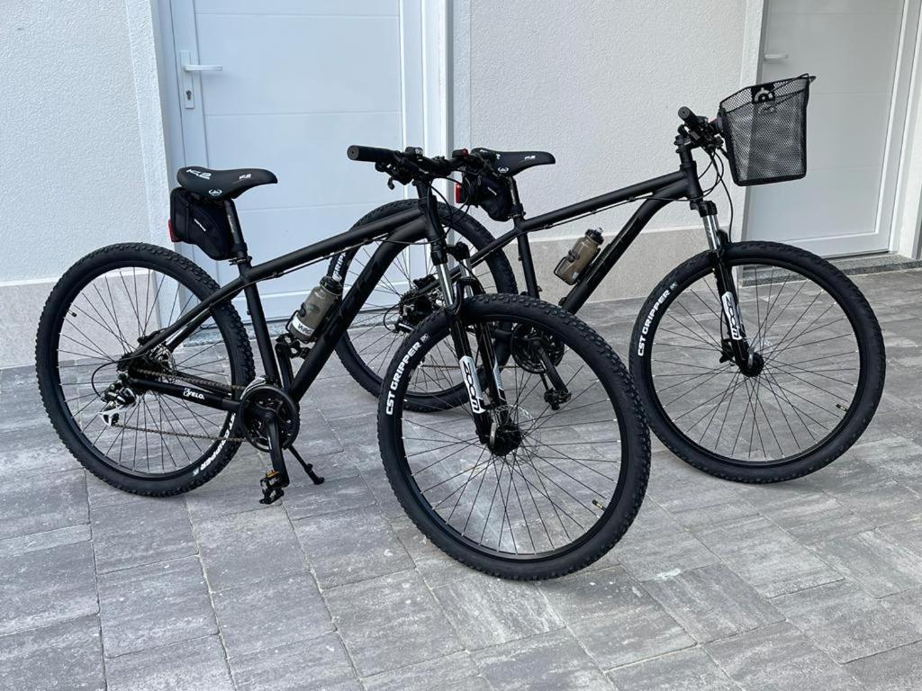 Exclusive Apartments Ellen & Micol-With 3 Free Mountain Bikes Pjescana Uvala Exterior foto